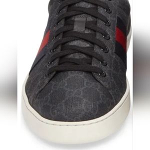Gucci sneakers Almost BRAND NEW!!